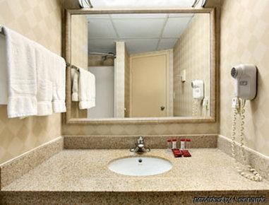 Отель Ramada Moline East Moline Номер фото
