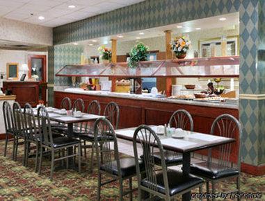 Отель Ramada Moline East Moline Ресторан фото